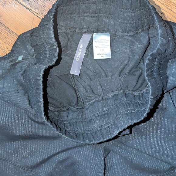 Medium Shorts - Picture 3 of 5